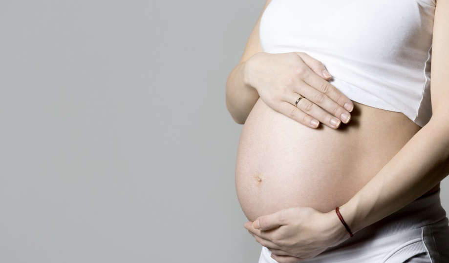 Hemoroizi în sarcină: cauze, simptome și ce poți face în siguranță ca să-i calmezi